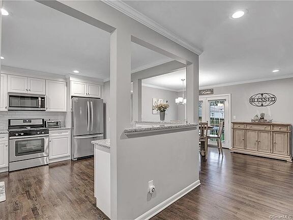 Foto del edificio - 35 Delwood Rd