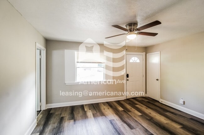 Foto del edificio - 847 Mcpherson Dr