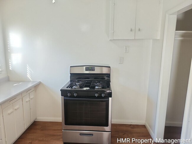 Foto del edificio - S - Ontario- E St/ Plum St.