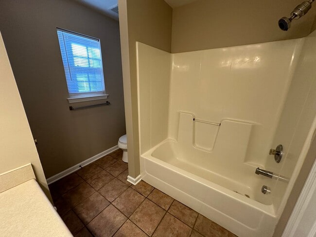 Building Photo - 1997 Sylvan Lake Dr