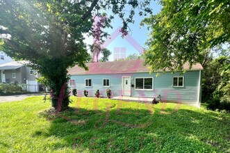 Building Photo - 456 Bluff Dr