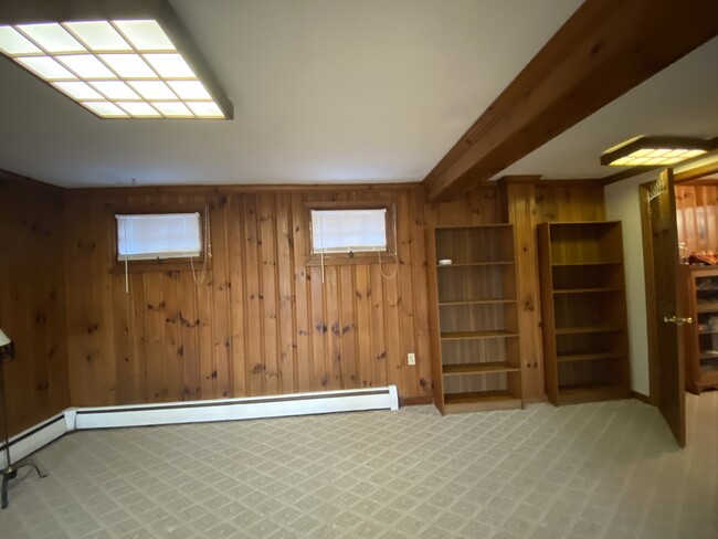 Building Photo - 1500 Cedarbluff Dr