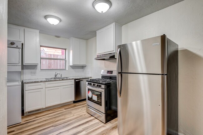 Foto del edificio - 214 W Maple Ave