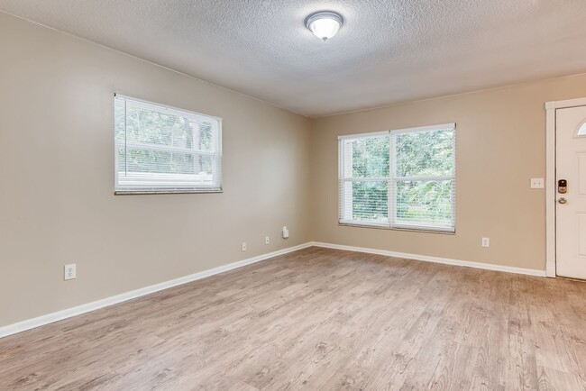 Building Photo - 228 Oakhurst St