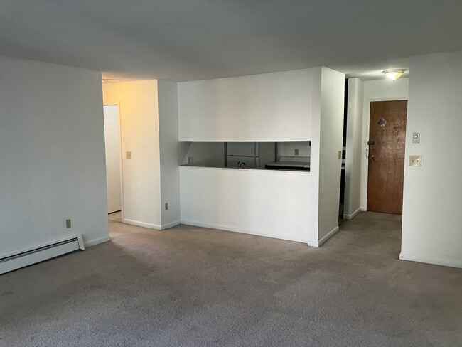 Building Photo - 37 Belmont St