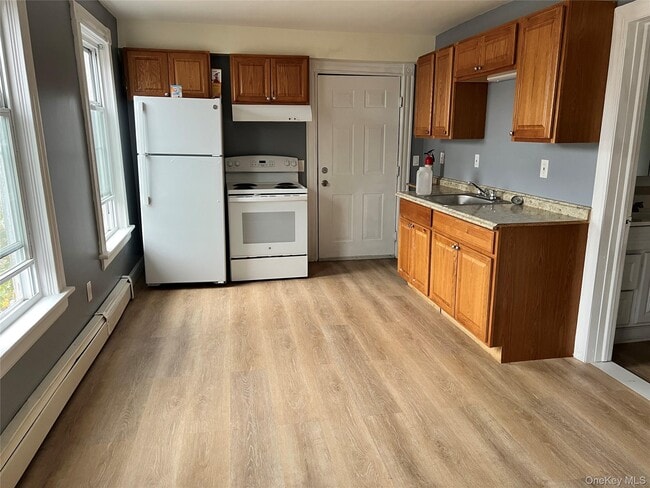 Building Photo - 761 Main St