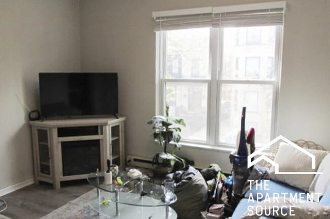 Building Photo - 724 W Roscoe St