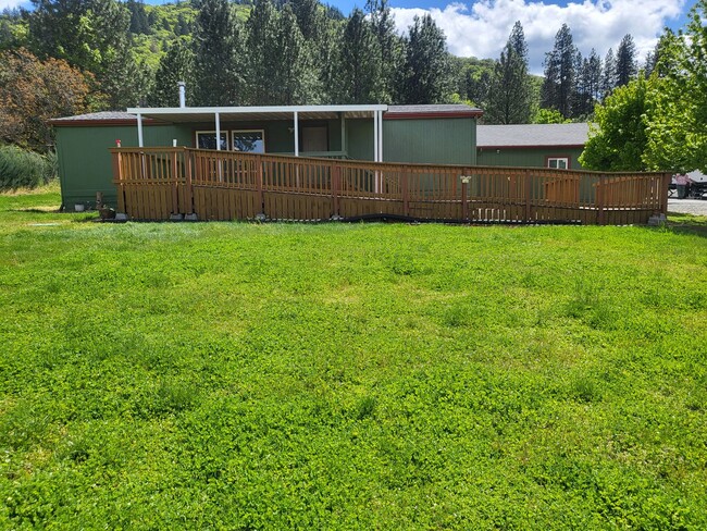 Foto del edificio - 3 bed 2 bath  Home for Rent in Grants Pass...