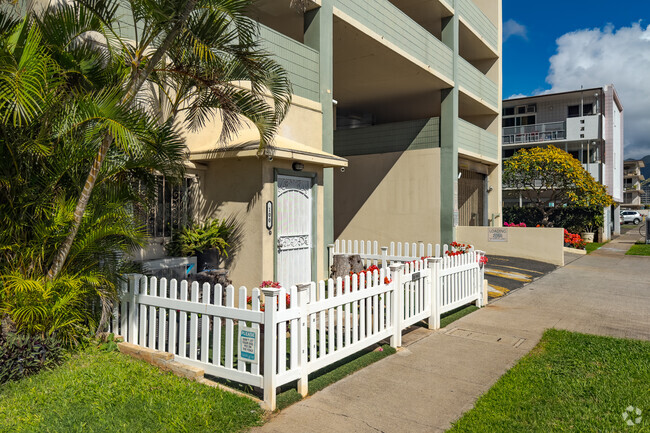 Building Photo - Kaimana Lanais Condominiums