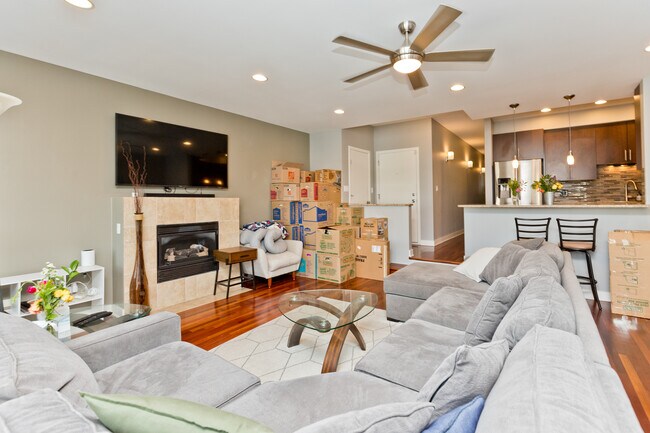 Foto del edificio - 1232 N Milwaukee Ave