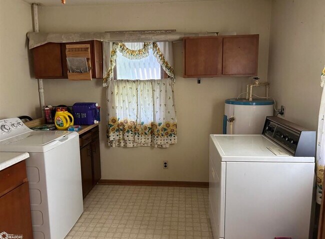Laundry room - 2602 Flint Hills Dr