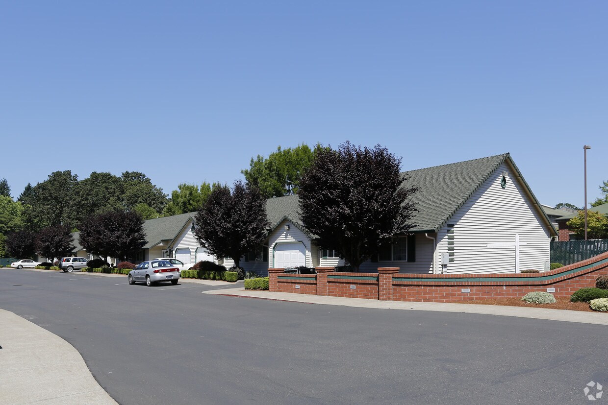 East Estates Apartments in Portland, OR