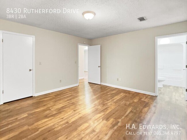 Foto del edificio - 8430 Rutherford Dr