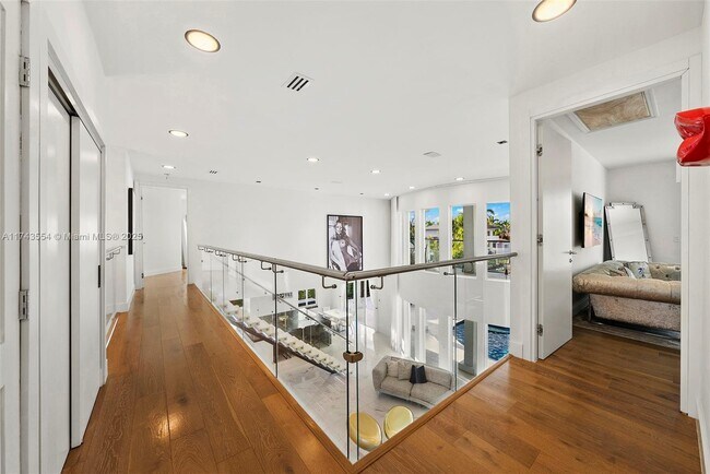 Foto del edificio - 3251 NE 164th St