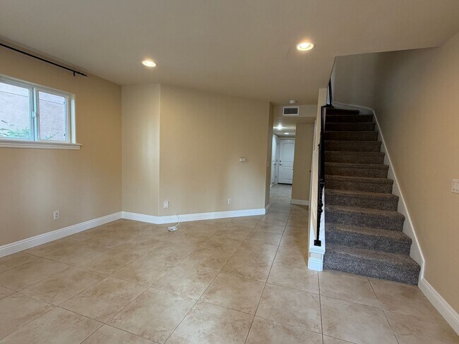 Foto del edificio - Beach House Steps To The Sand!  Private Elevator, Ocean View Large Deck, 2 car attached garage!