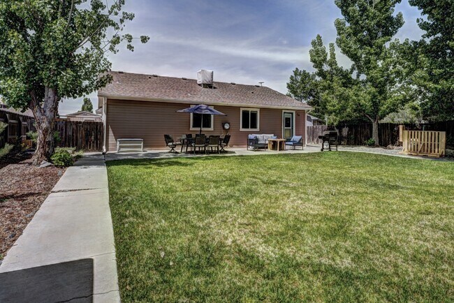 Foto del edificio - 1000 Red Bud Ct