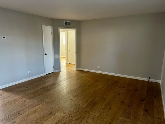 Foto del edificio - Well-maintained 2-bedroom, 1-bath duplex unit in West San Jose!