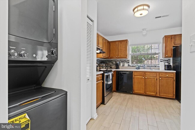 Building Photo - 3530 Easton Dr