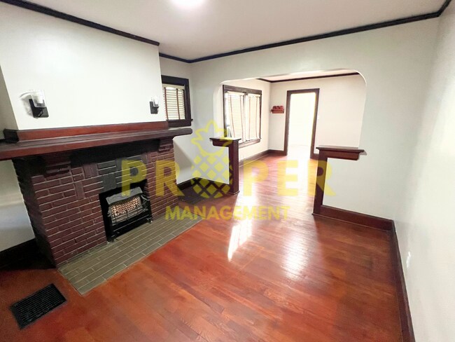 Foto del edificio - 2 bedrooms 1 bathroom house
