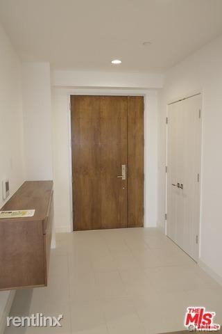 Building Photo - 4813 Oakwood Ave