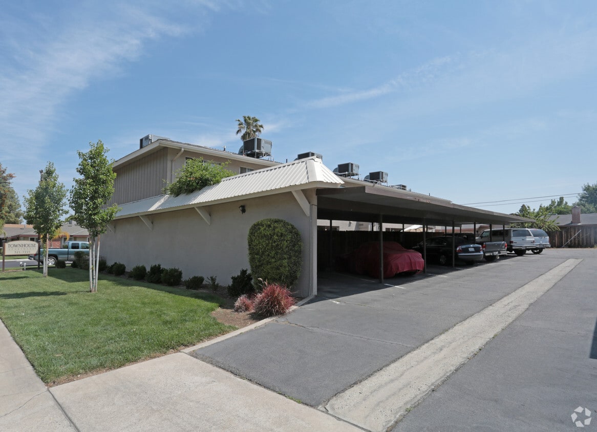 Building Photo - 911 Minnewawa Ave