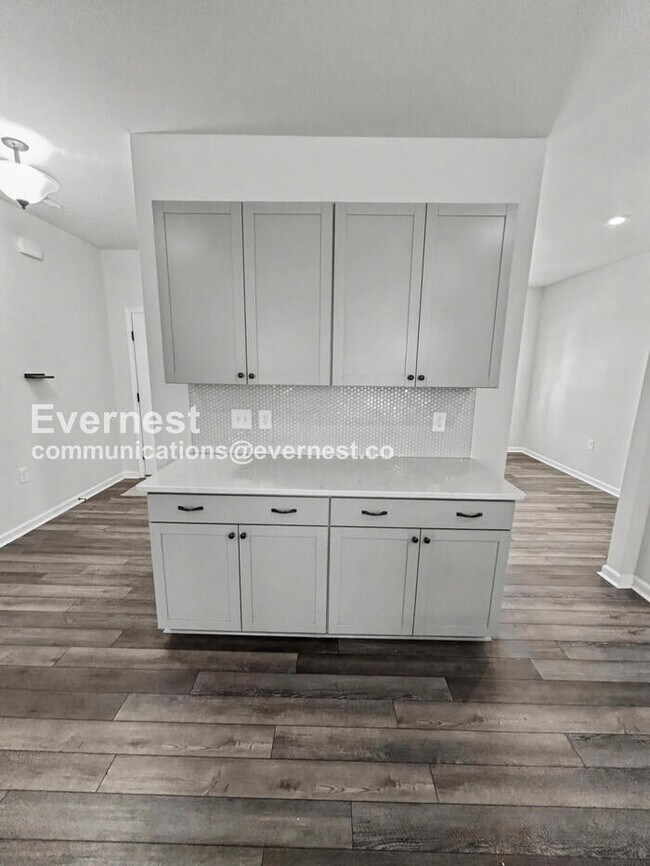 Foto del edificio - 2145 Bethpage Dr