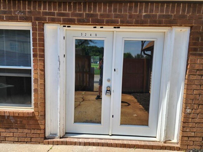 Building Photo - 3240 Strawberry Lane