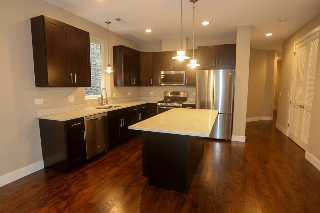 Foto principal - 2639 W Potomac Ave