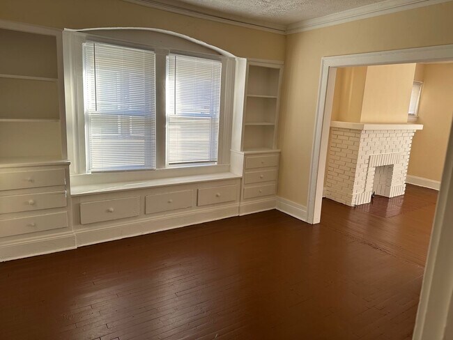 Foto del edificio - 3229 E 121st