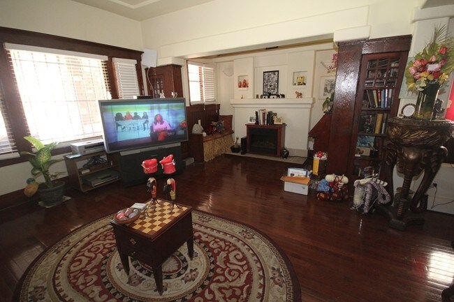 Foto del edificio - 4748 Elmwood Ave