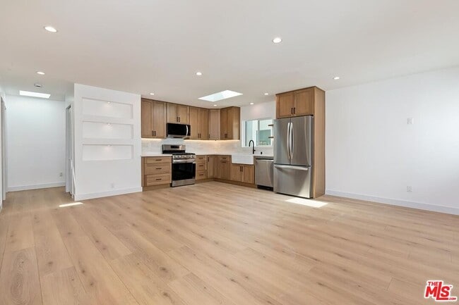 Foto del edificio - 3431 Edgehill Dr