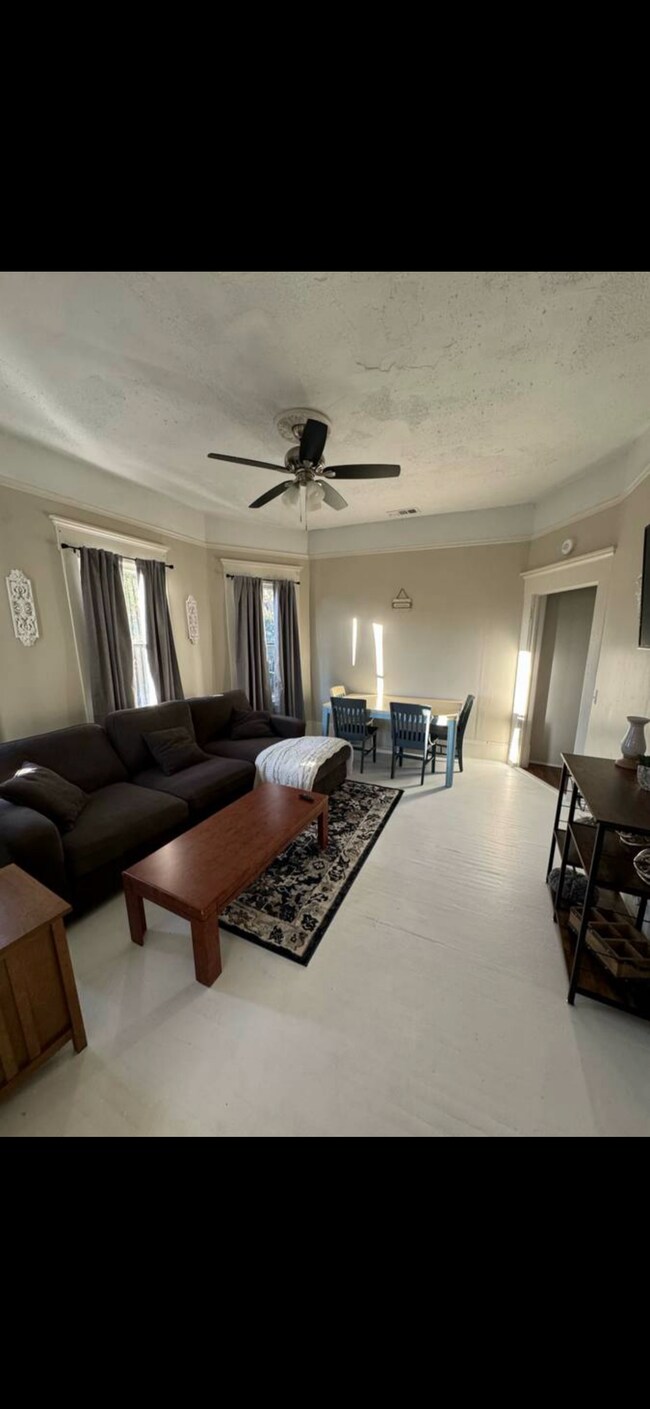 Living room - 115 W 36th St