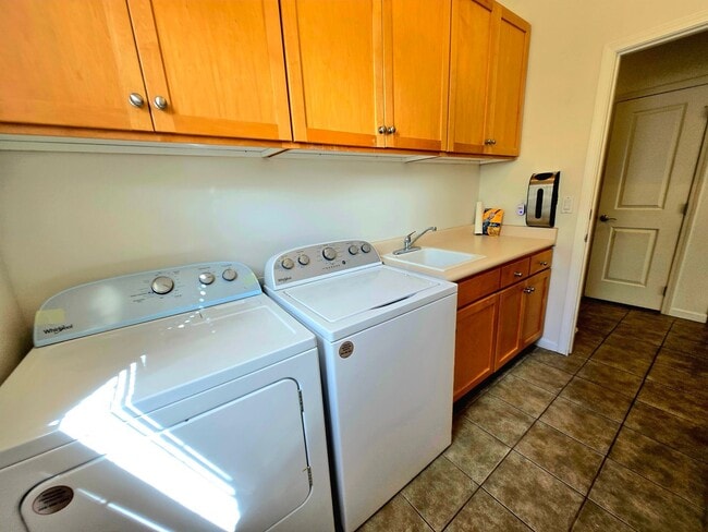 Building Photo - 206 Kuli Puu St