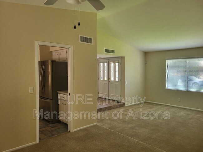 Building Photo - 1607 E Edgewater Dr