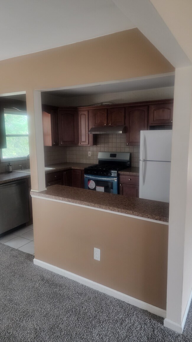 15 Chopin Dr Unit 2, Hawthorne, NJ 07506 Apartments in Hawthorne, NJ