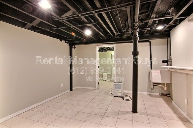 Building Photo - 2041 Laurel Ave