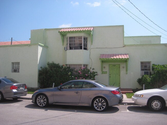 Building Photo - 360 Van Buren St
