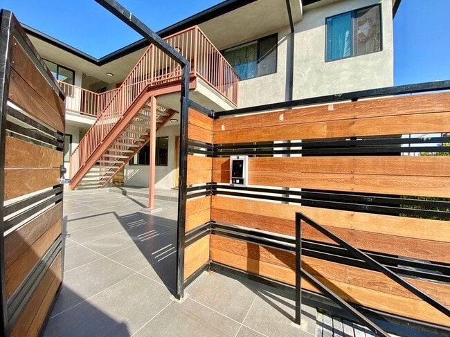 Foto del edificio - 3207 W 3rd St