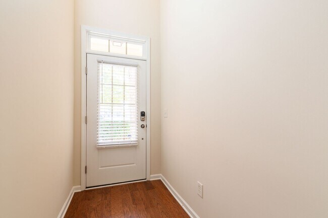 Foto del edificio - Gorgeous 3 bedroom/2.5 bath in Peachtree C...