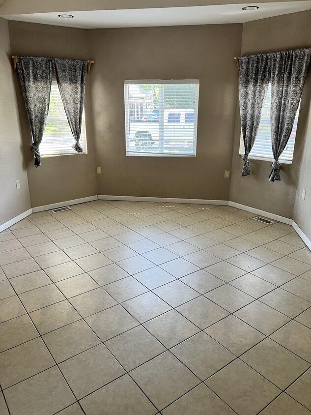 521 E 7TH AVE, HUTCHINSON, KS 67501 House Rental in HUTCHINSON, KS