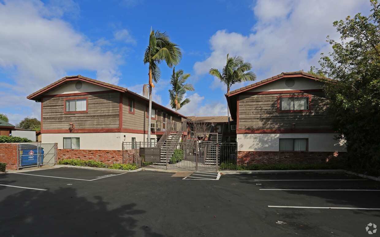 Primary Photo - 411-415 Park Way