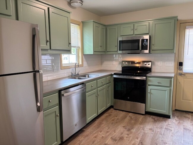 Building Photo - 1302