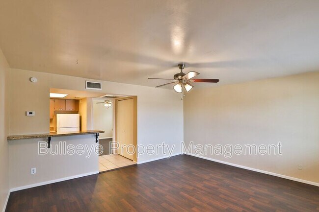 Foto del edificio - 700 W University Dr