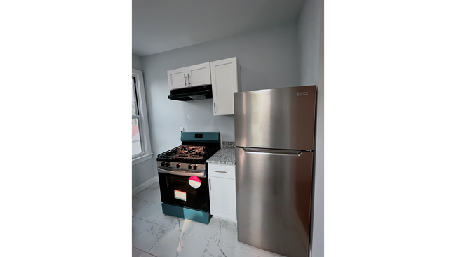 Building Photo - 808 Eynon St