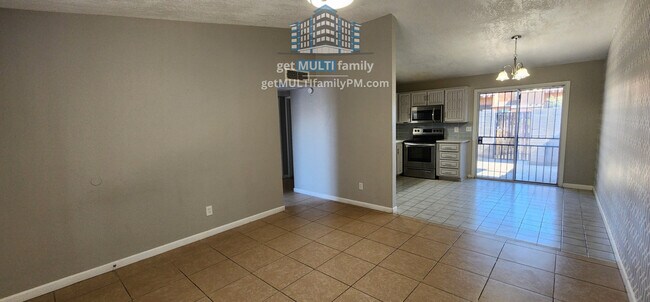 Building Photo - Move-In Ready Townhouse Unit!