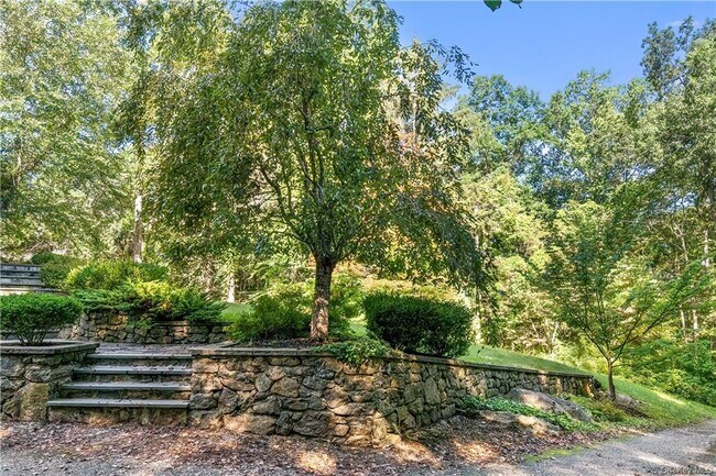 Building Photo - 36 Little Town Ln