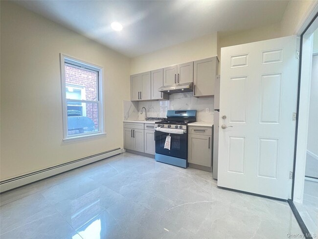 Building Photo - 1006 Jericho Tpke