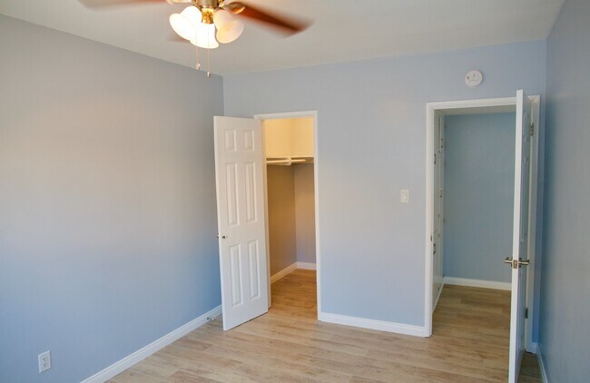 Living Room - 2600 Mathews Ave