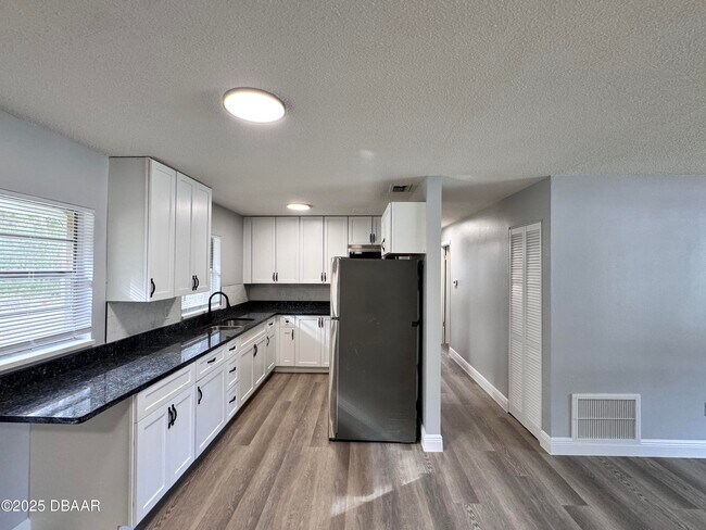 Foto del edificio - 704 Boston Ct