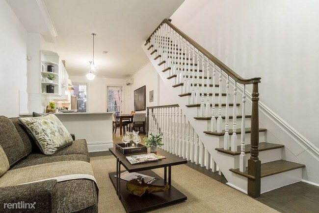 Building Photo - 4 br, 2 bath Townhome - 50 Eldert St